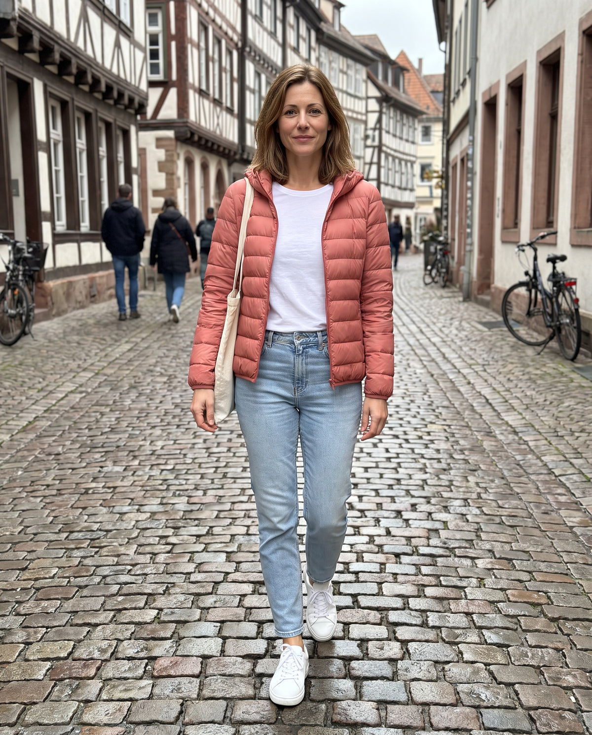 Daunenjacke Koralle – in der Altstadt
