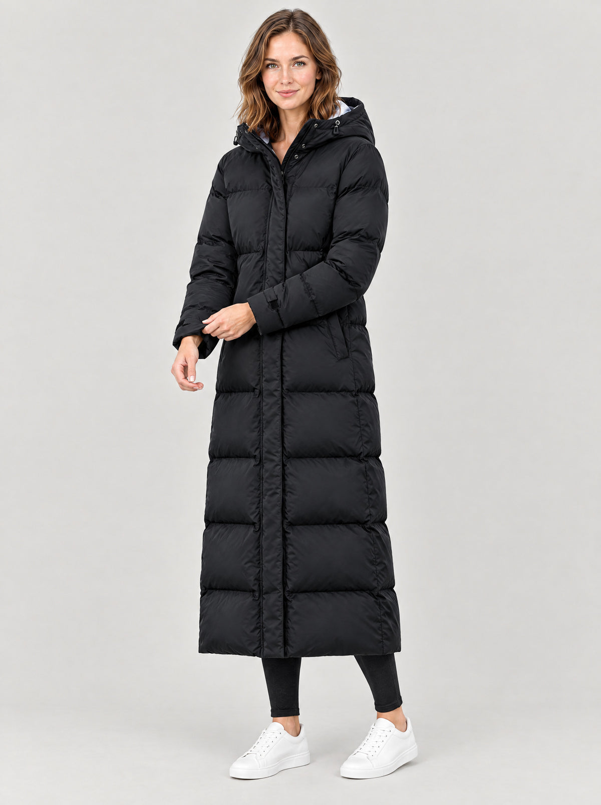 Langer Parka Damen Schwarz – Dreiviertelansicht seitlich