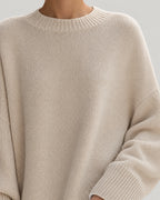 Oversize Pullover Damen Beige – Detail Rundhals und Strick