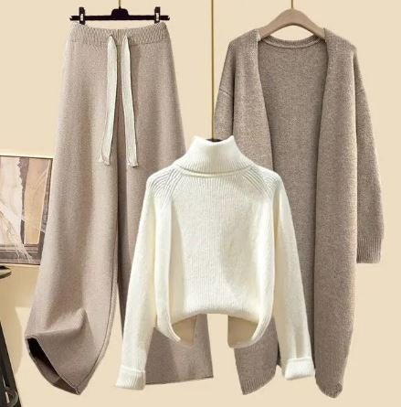 Dreiteiliges Strickset Weiß-Beige