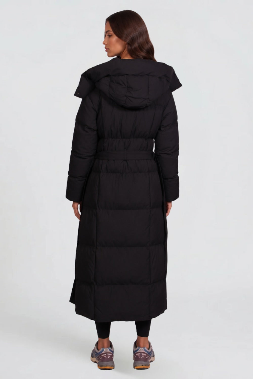 Langer Steppmantel Damen Schwarz – Rückansicht