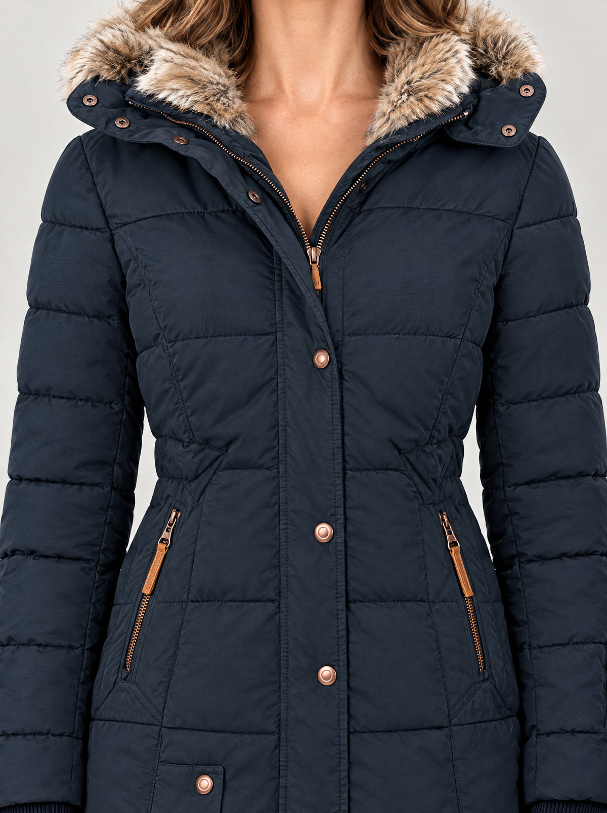 Winterjacke Damen Blau – Detail Kapuze mit Kunstfell und Reißverschluss