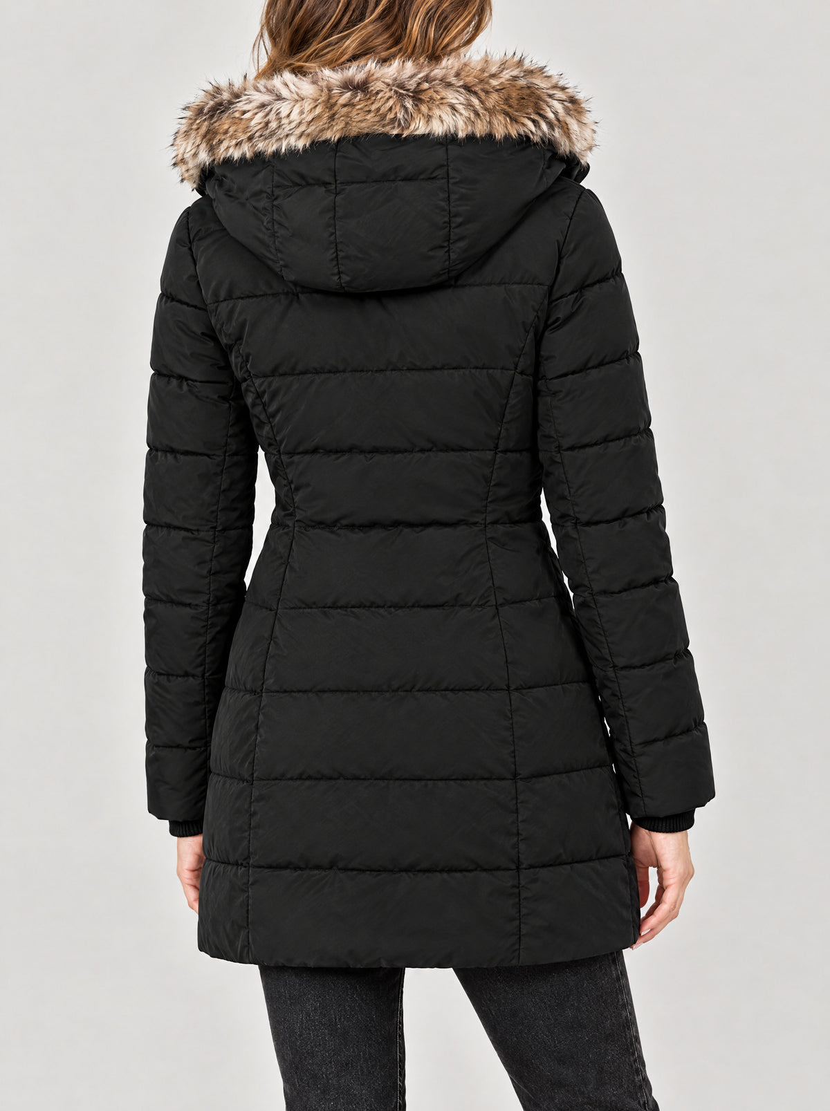 Winterjacke Damen Schwarz – Rückansicht