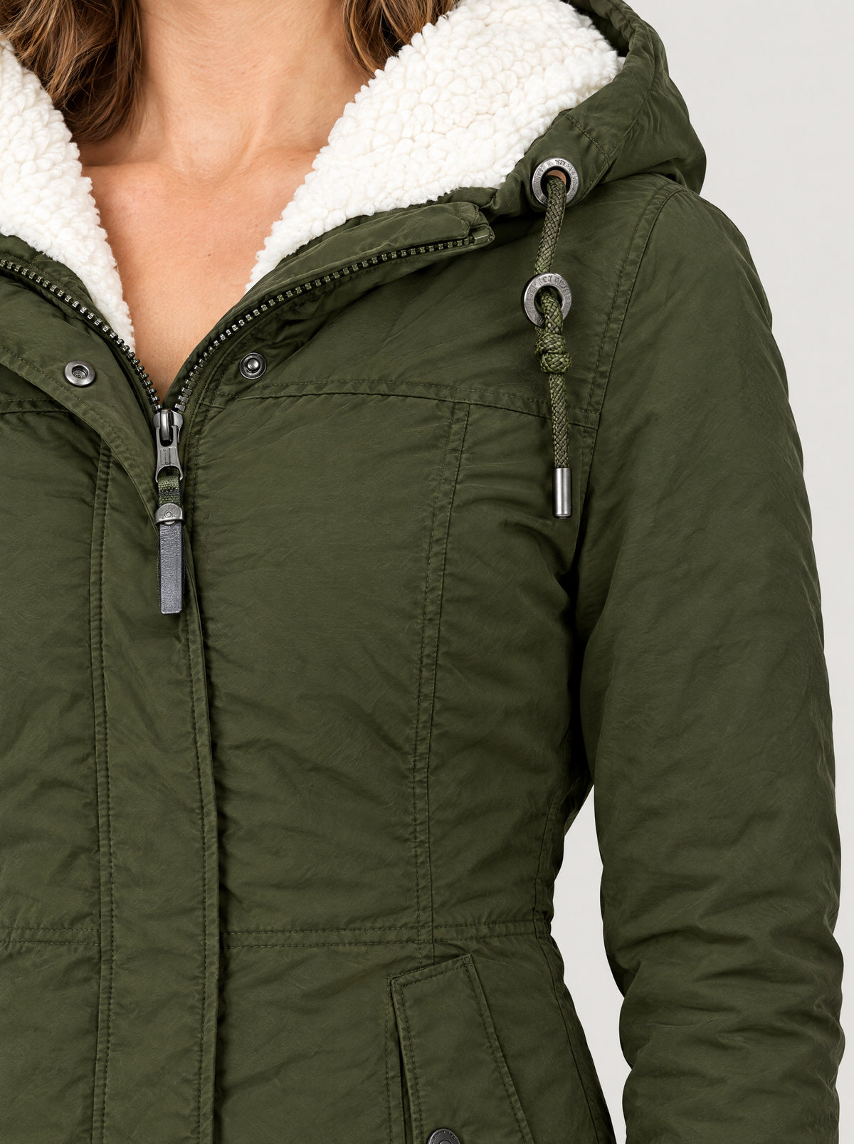 Wintermantel Damen Armeegrün – Detail Plissee und Teddyfutter